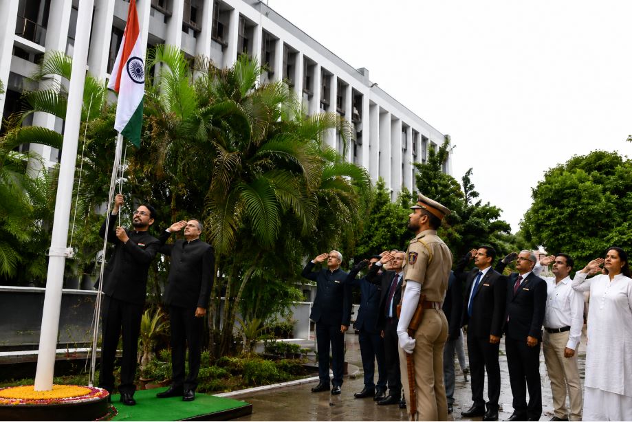 MHADA Headquarters Marks India’s 80th Independence Day With Patriotic Flag Hoisting Ceremony